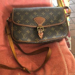 Louis Vuitton Sologne Authentic Crossbody